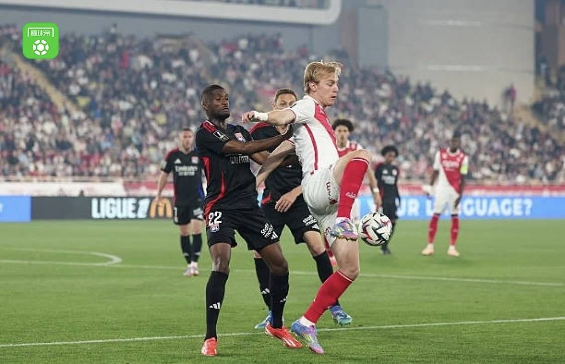 里昂在对阵巴黎FCB的比赛中获得胜利