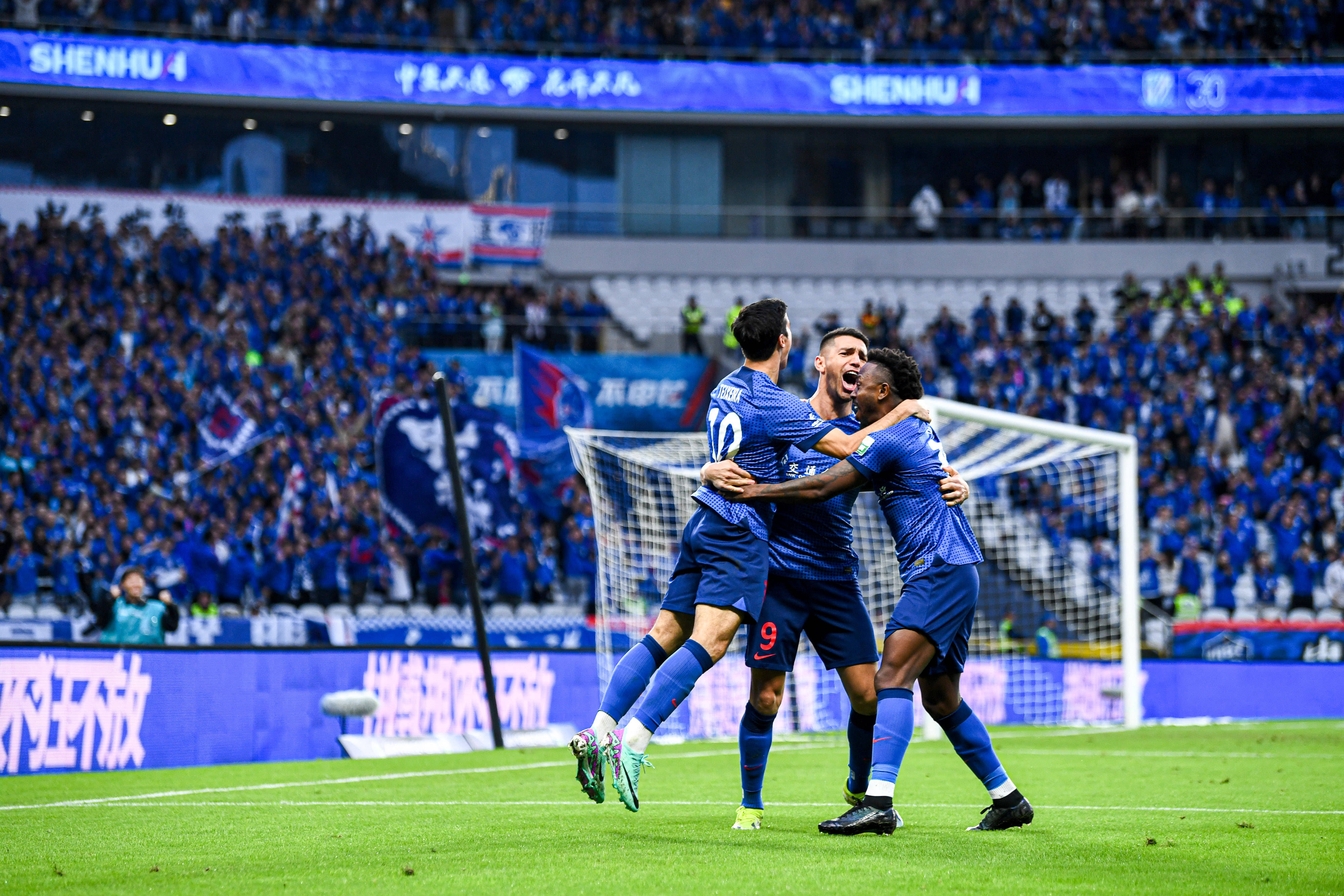 关于上海申花晋级国内足球顶级赛事半决赛的信息