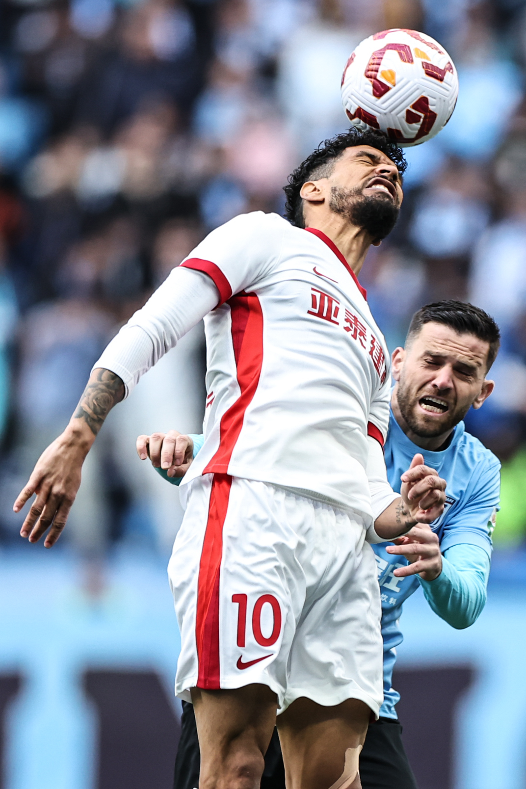 精彩比赛中球队全员奋力战斗，取得胜利！