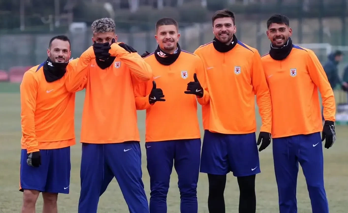 泰山今日表现抢眼，曼城整场无解，教练赛后亲自拥抱的简单介绍