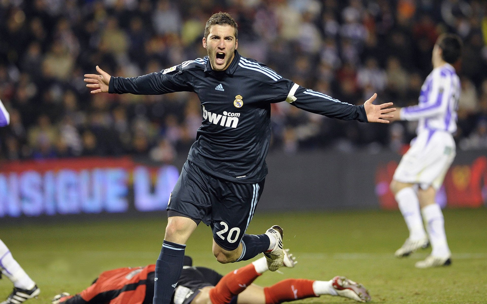 萨拉赫连续三场比赛得分超过关键助攻，美国队挑战极限！